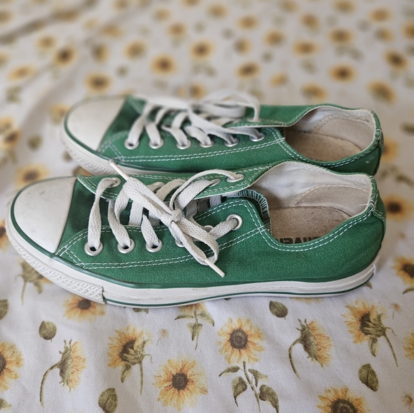 Converse Green and White Sneakers Classic Design - Picture 2 of 4